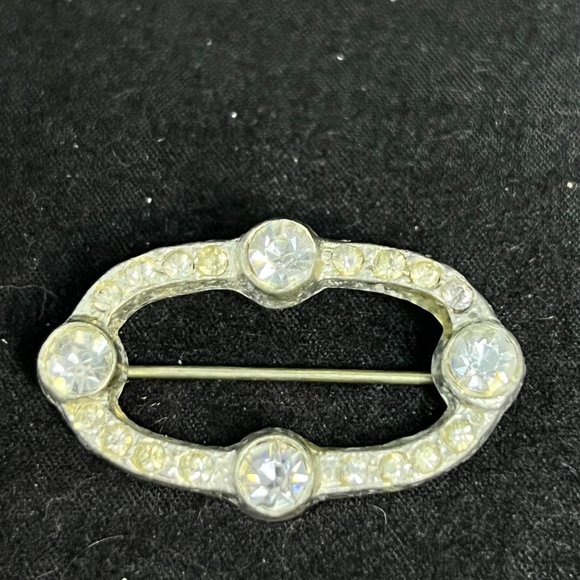 Unbranded Jewelry - Antique Oval Silver Tone Rhinestone Brooch With Wide C Clasp (3474)
